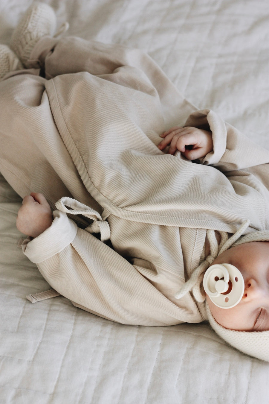 Iris onesie sand