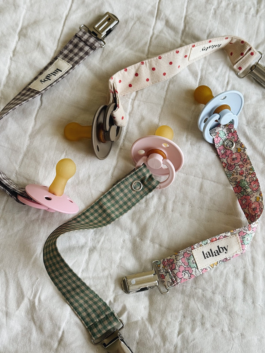Pacifier clip red dot