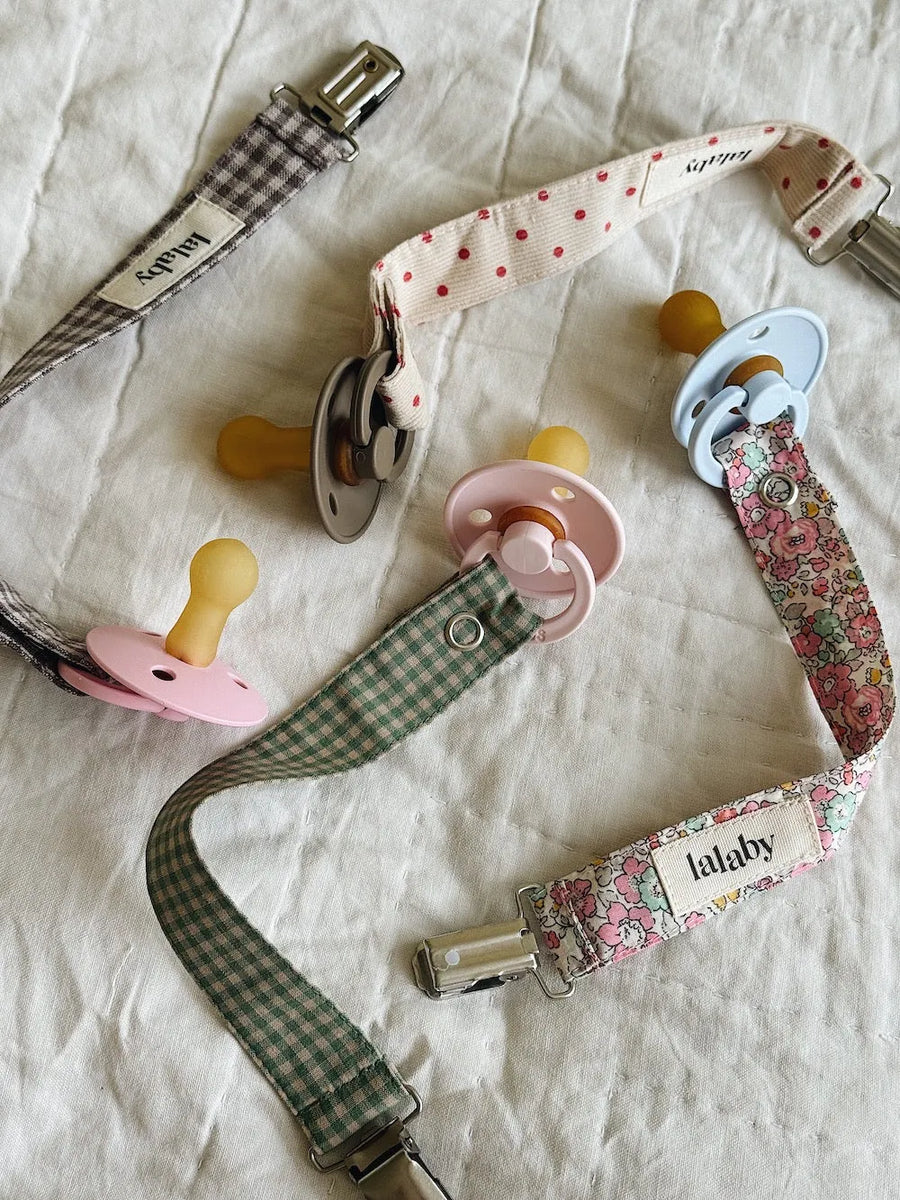 Pacifier clip red dot