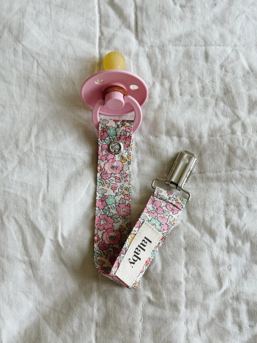 Pacifier clip pink betsy