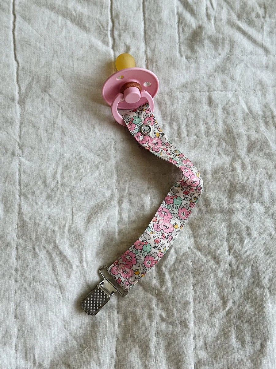 Pacifier clip pink betsy