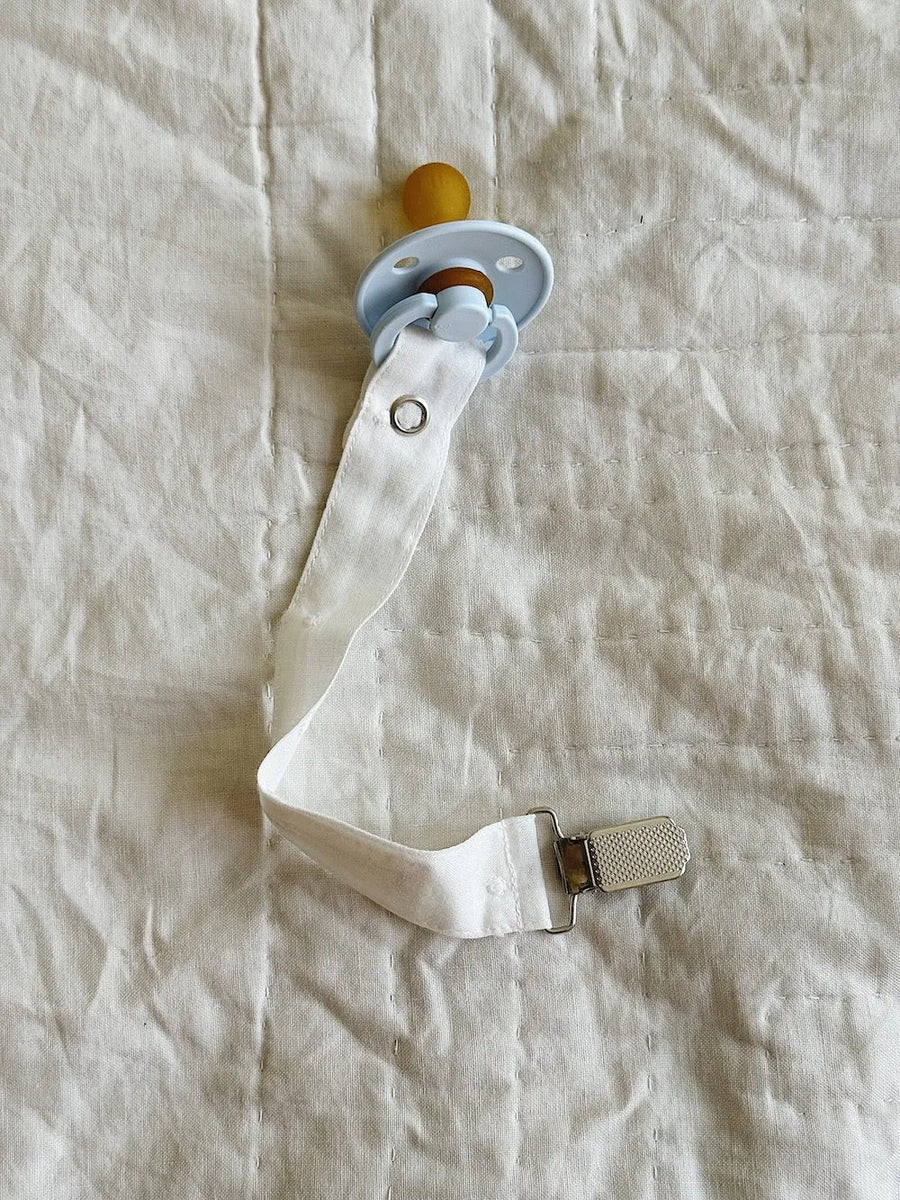 Pacifier clip white dot