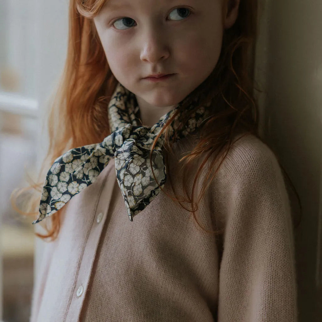 Vera scarf snowflower