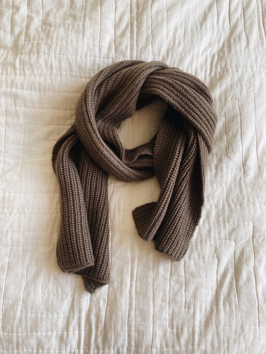 Seal scarf brown