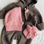 Lalaby baby outfit with knitted Alpha shoes and Mio balaclava in sorbet pink cashmere