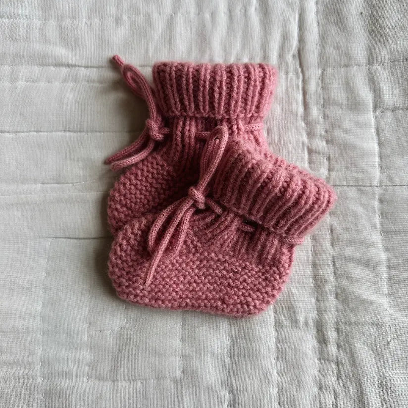 Lalaby knitted Alpha shoes for babies in sorbet pink cashmere