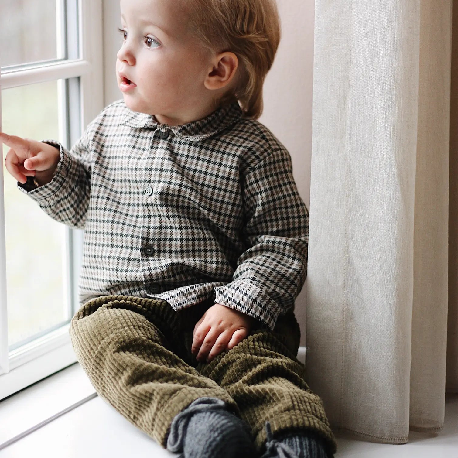 Baby boy wearing Lalaby Alpha shoes in storm grey cashmere