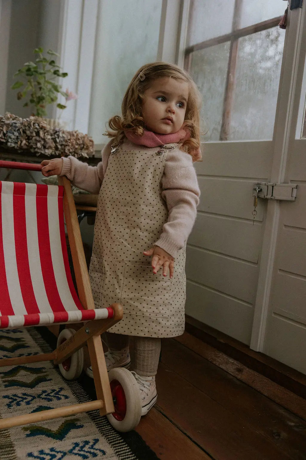 Girl wearing Lalaby Atlas scarf in sorbet pink cashmere