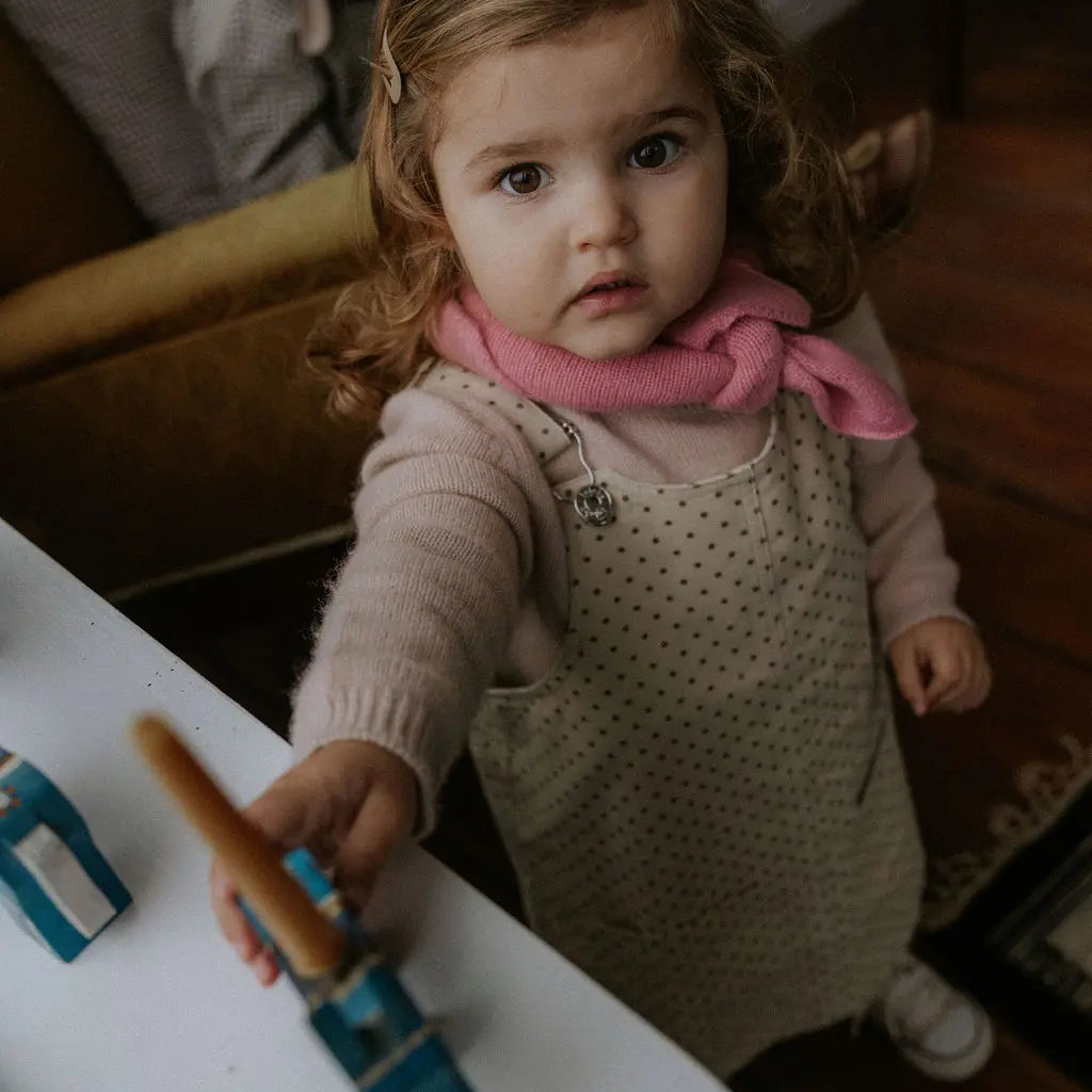 Girl wearing Lalaby Atlas scarf in sorbet pink cashmere