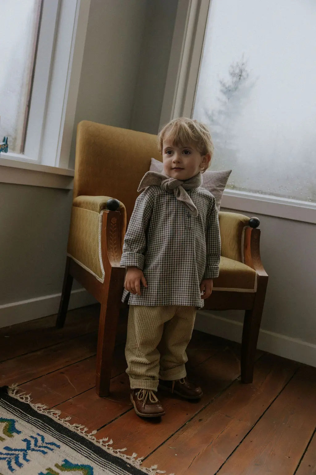Boy wearing Lalaby Atlas scarf in toast brown cashmere