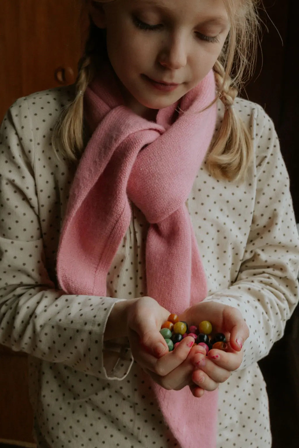 Girl wearing Lalaby Atlas scarf big in sorbet pink cashmere