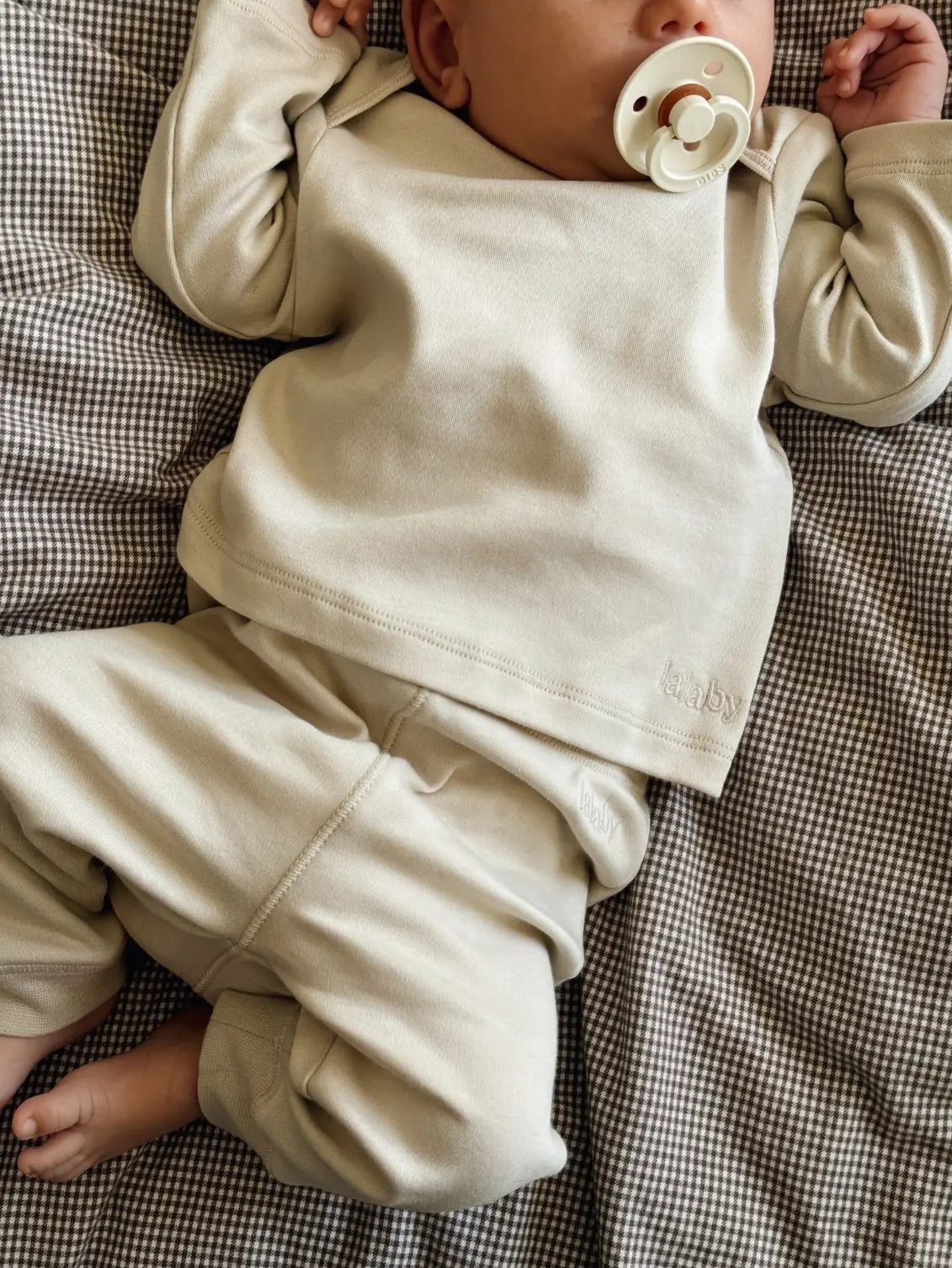 Baby boy wearing Lalaby Baloo set in 100% organic cotton interlock in the shade cloud