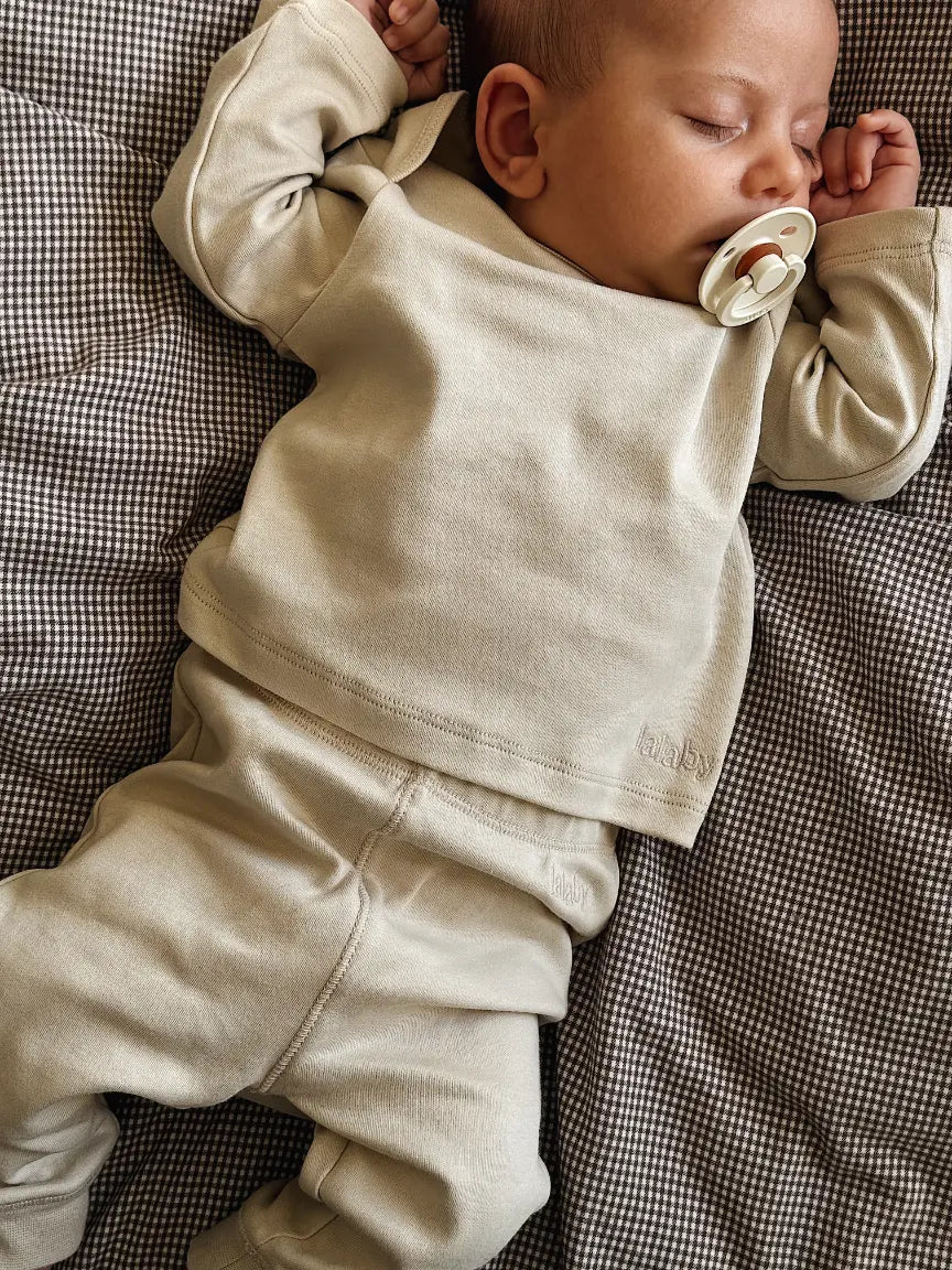 Baby boy wearing Lalaby Baloo set in 100% organic cotton interlock in the shade cloud