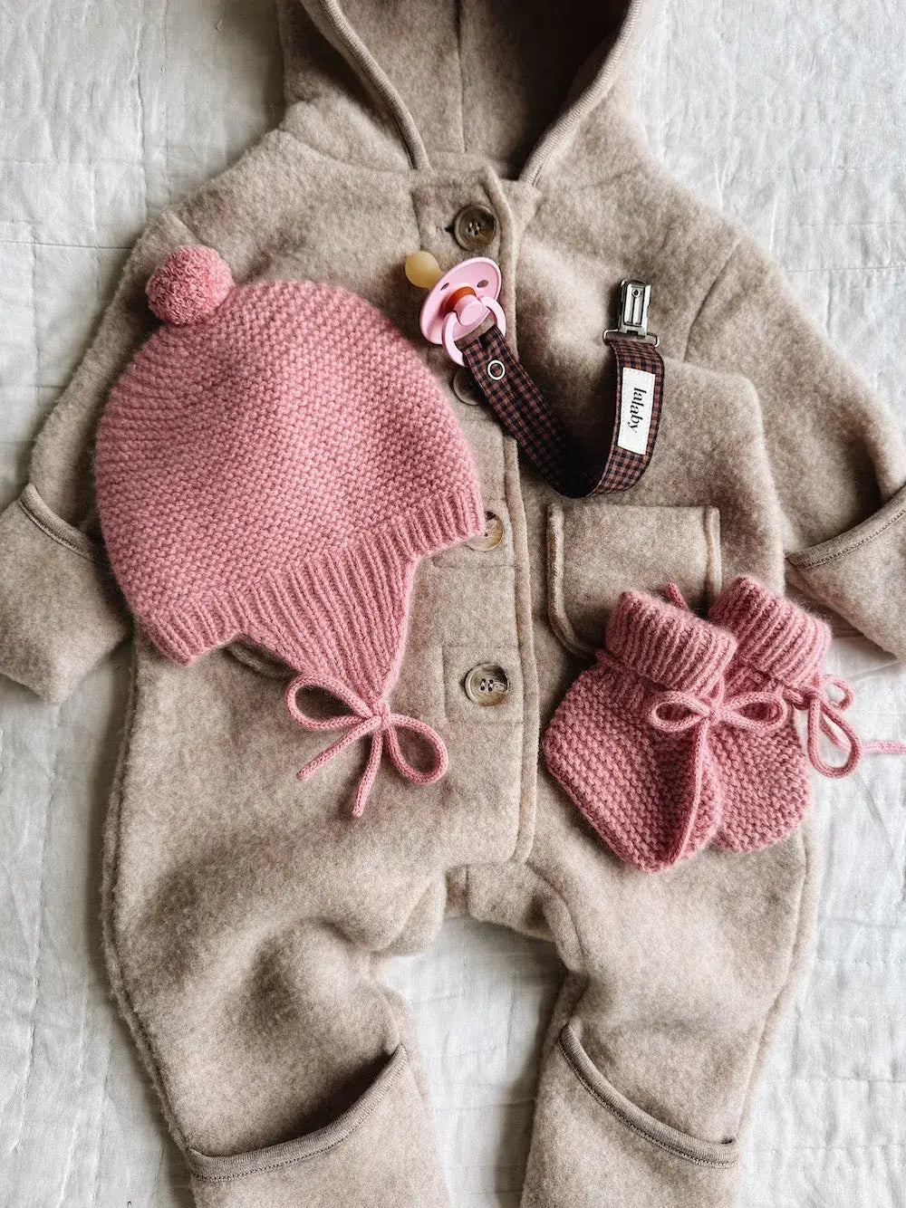 Lalaby baby outfit with knitted Bobo hat and Alpha shoes in sorbet pink cashmere