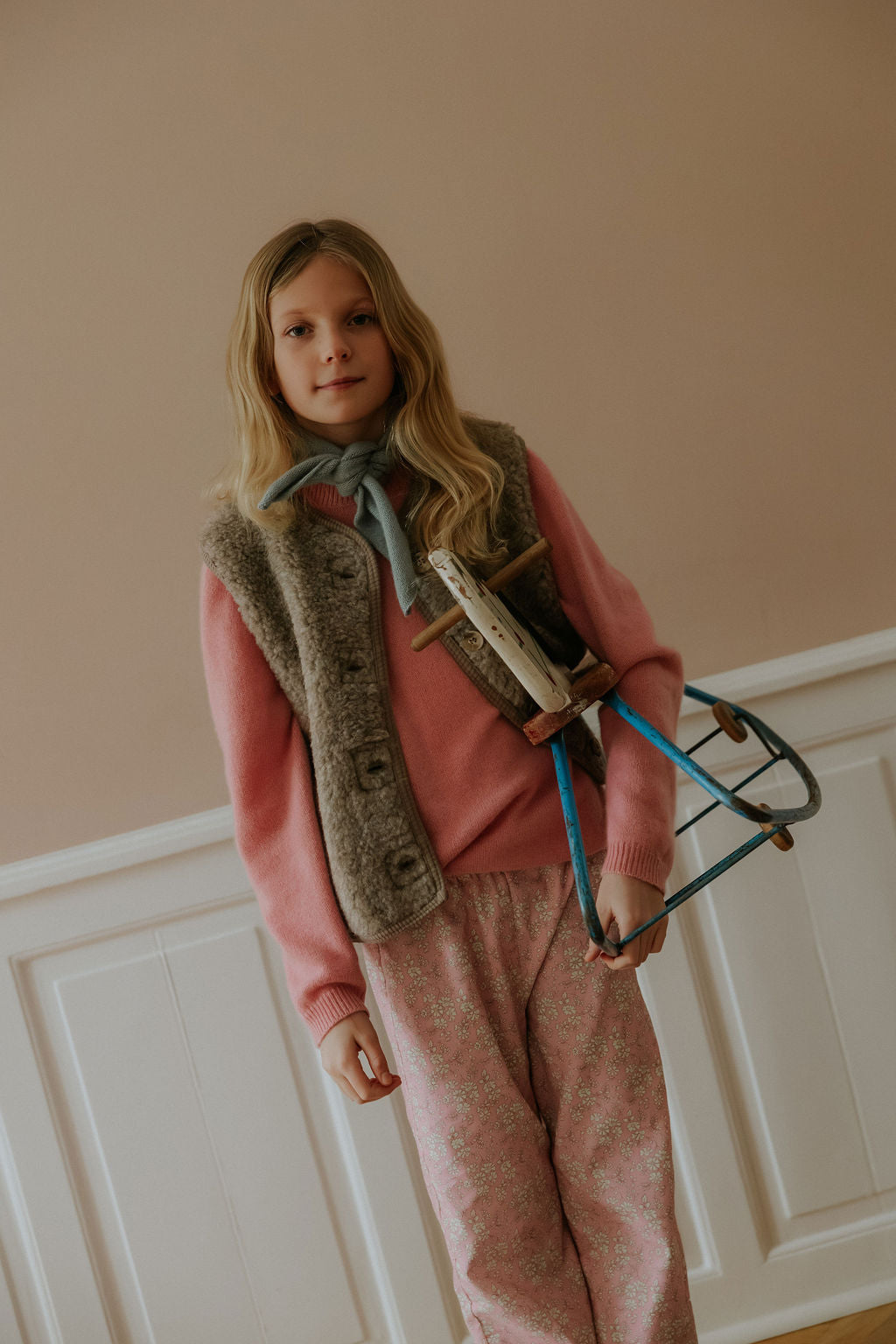 Girl wearing Lalaby Colin jumper in sorbet pink cashmere