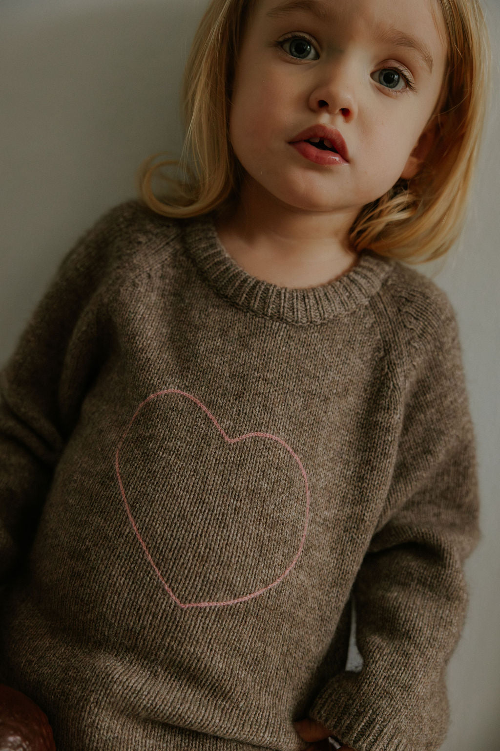 Girl wearing Lalaby ILY sweater for kids in millet brown baby wool, yak and cashmere blend