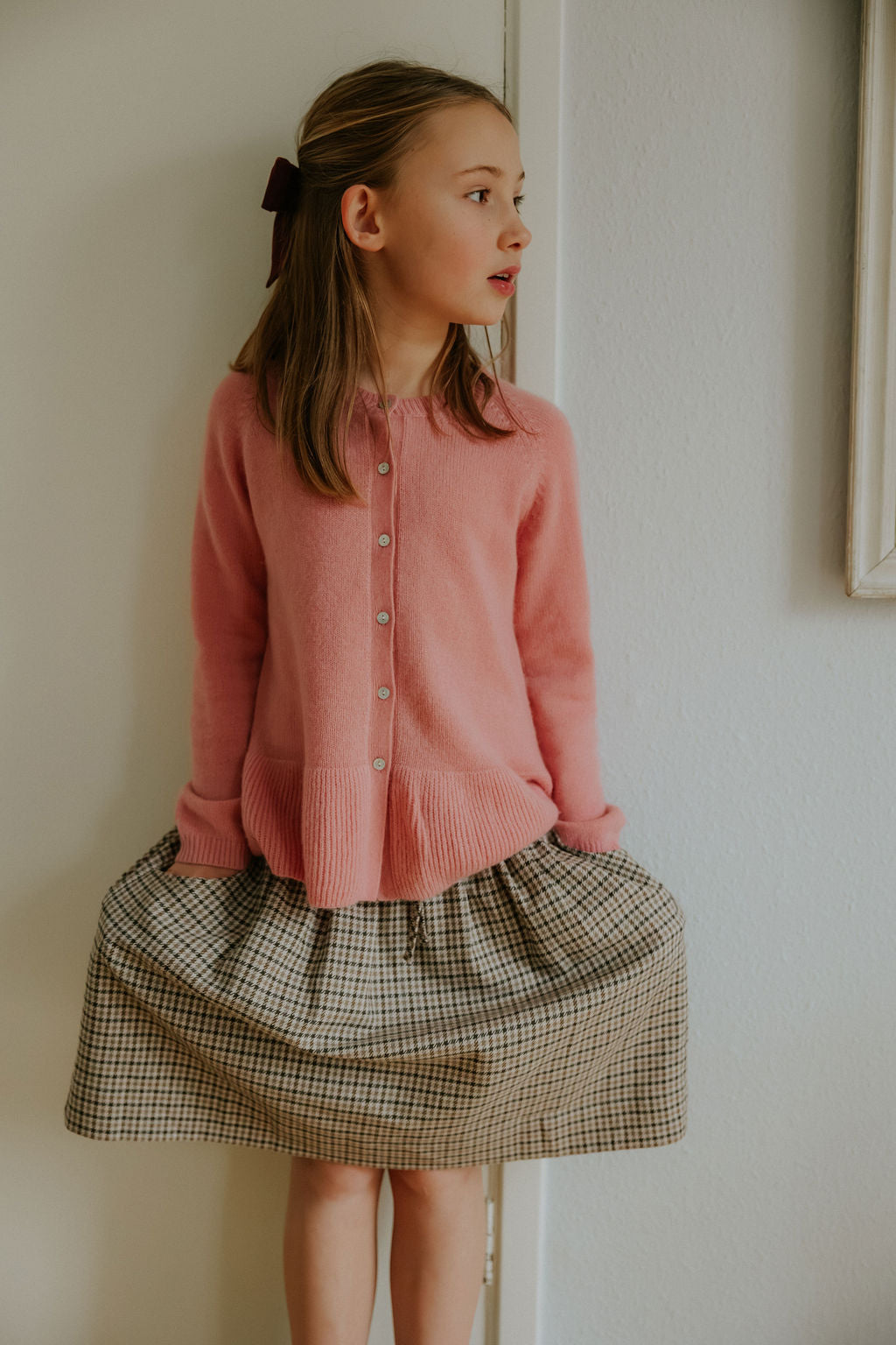 Girl wearing Lalaby Oda cardigan in sorbet pink cashmere