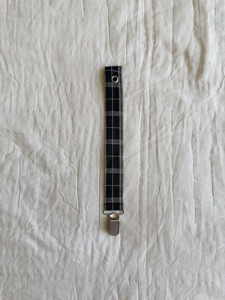 Lalaby pacifier clip for babies in blue check organic cotton