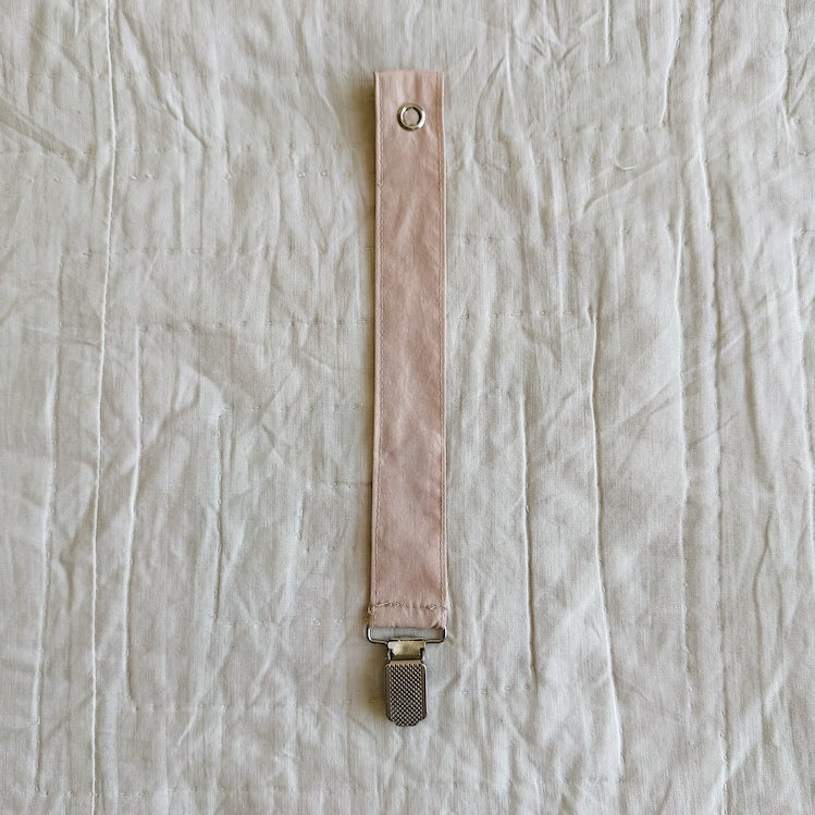 Lalaby pacifier clip for babies in blush pink organic cotton
