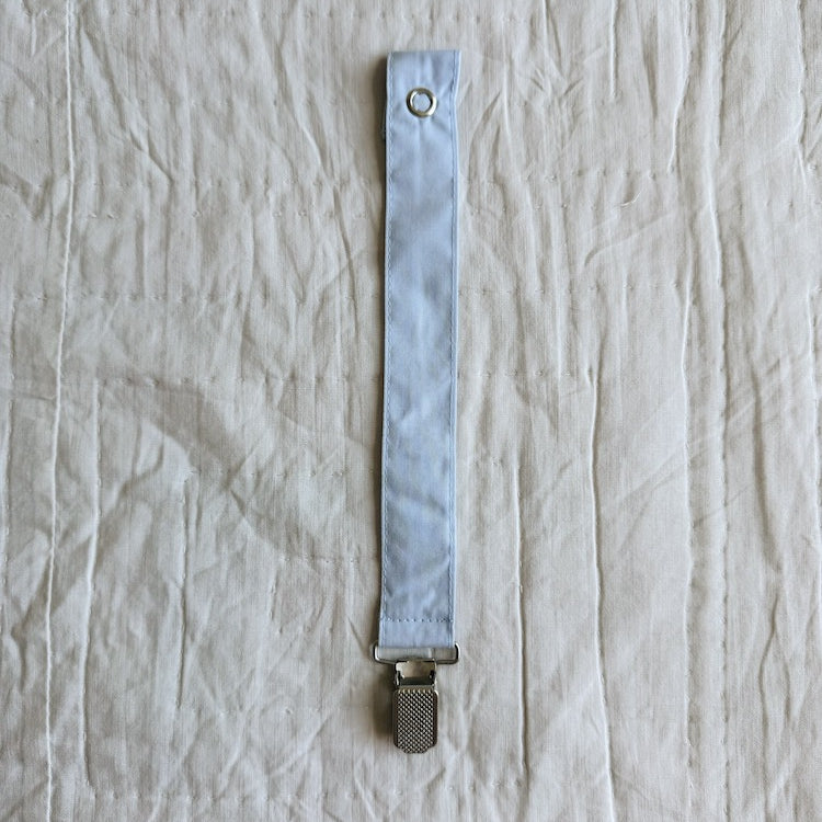 Lalaby pacifier clip for babies in sky blue organic cotton