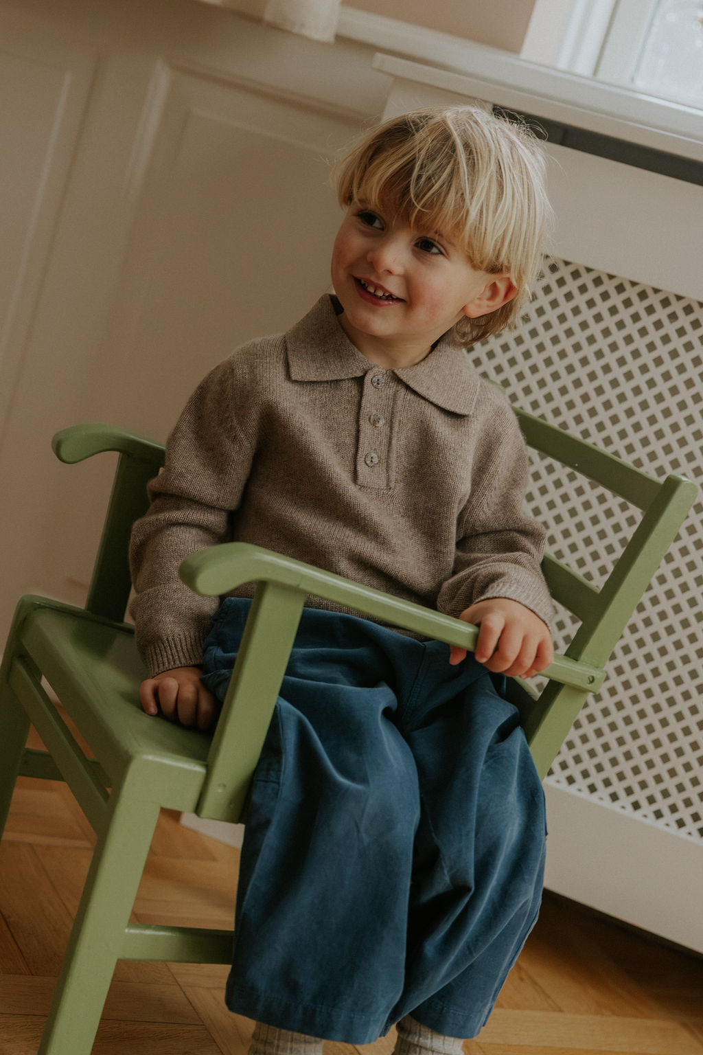 Boy wearing Lalaby Pauli polo in toast brown cashmere