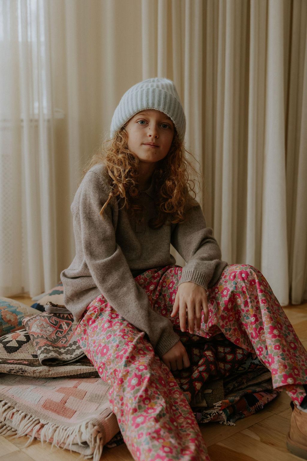 Girl wearing Lalaby Pauli polo in toast brown cashmere