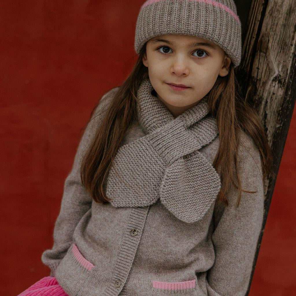 Girl wearing Lalaby Rita scarf in toast brown cashmere