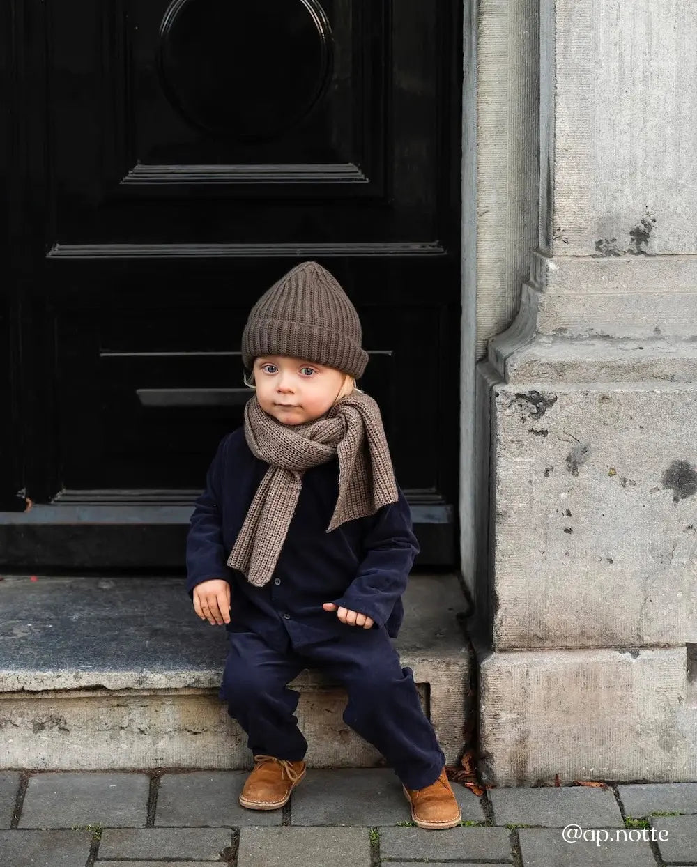 Boy wearing Lalaby Seal scarf in toast brown cashmere