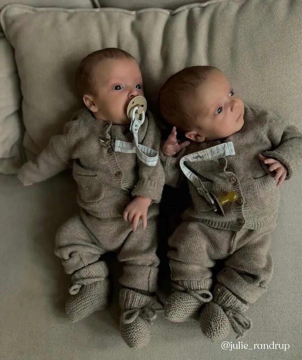 Twins wearing Lalaby knitted Alpha shoes, Bobbie cardigan and Stormy pants for babies in toast brown cashmere