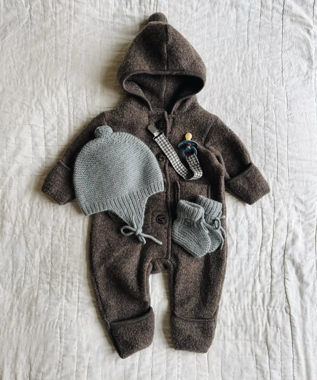 Lalaby baby outfit with Teddy onesie for babies in chocolate brown merino wool