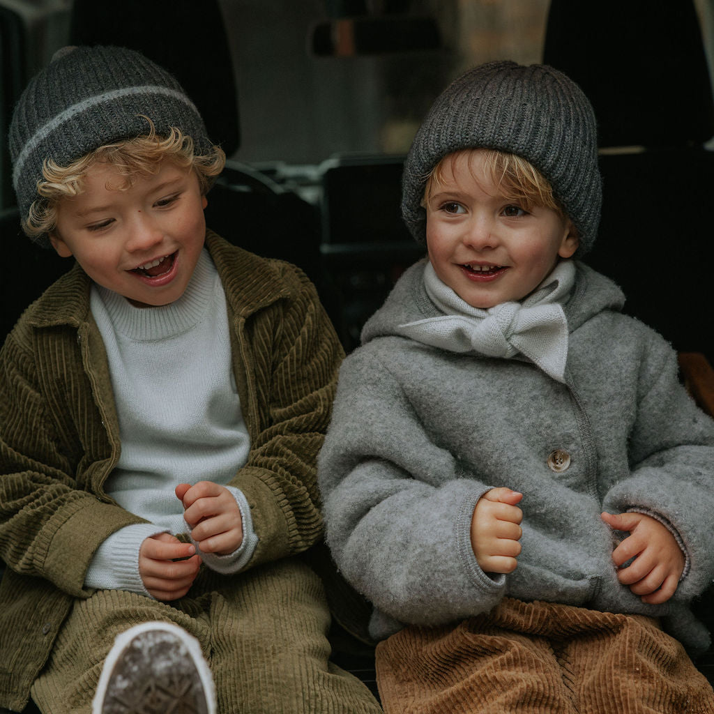 Girl wearing Lalaby Winston hat in storm grey cashmere