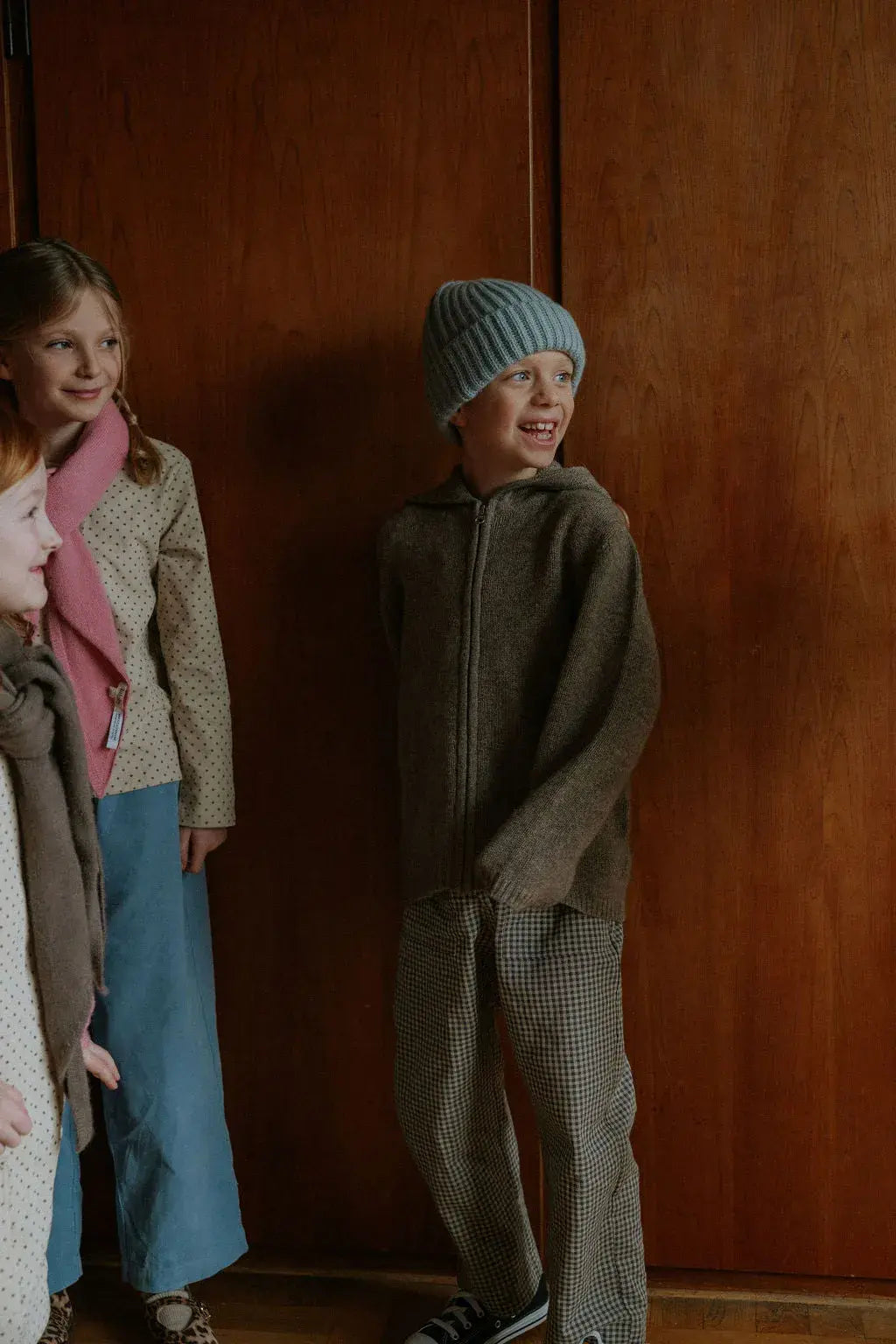 Boy wearing Lalaby Woody beanie in dove blue cashmere