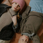 Girl wearing Lalaby Woody beanie in sorbet pink cashmere