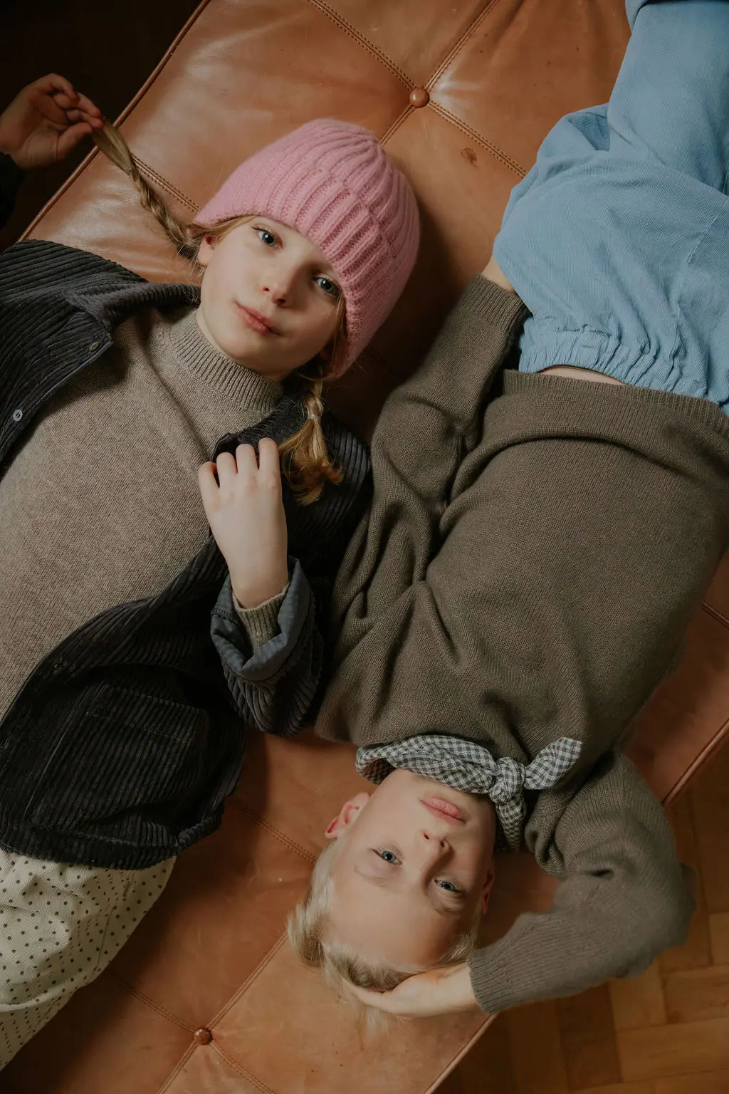 Girl wearing Lalaby Woody beanie in sorbet pink cashmere