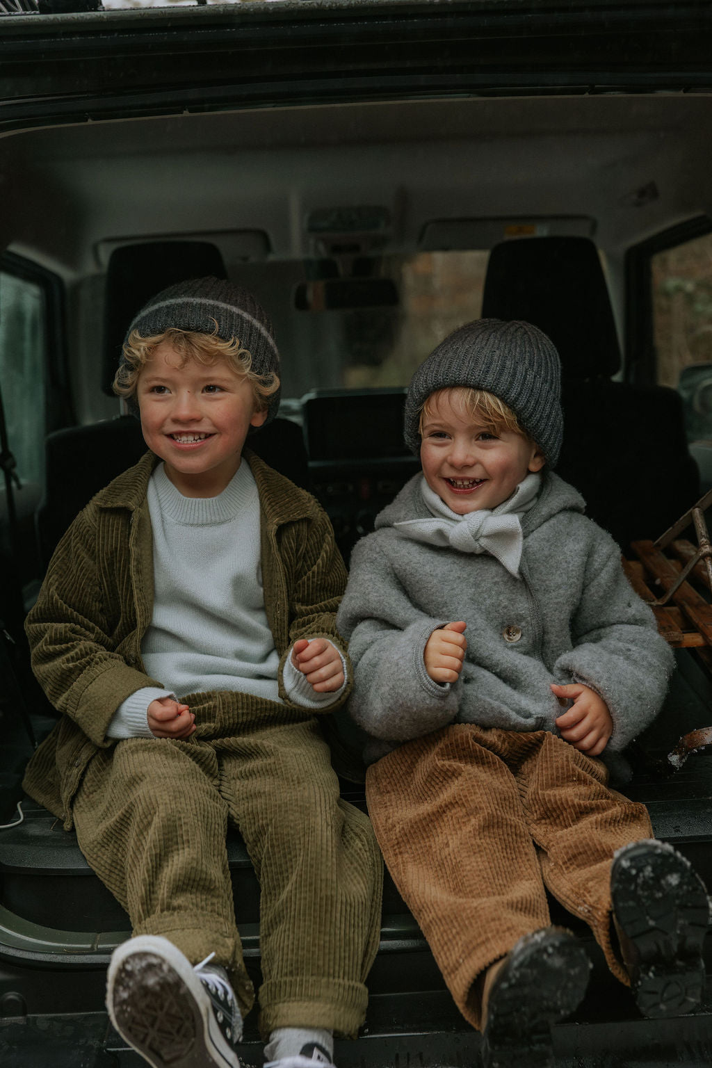 Boy wearing Lalaby Woody beanie in storm grey cashmere