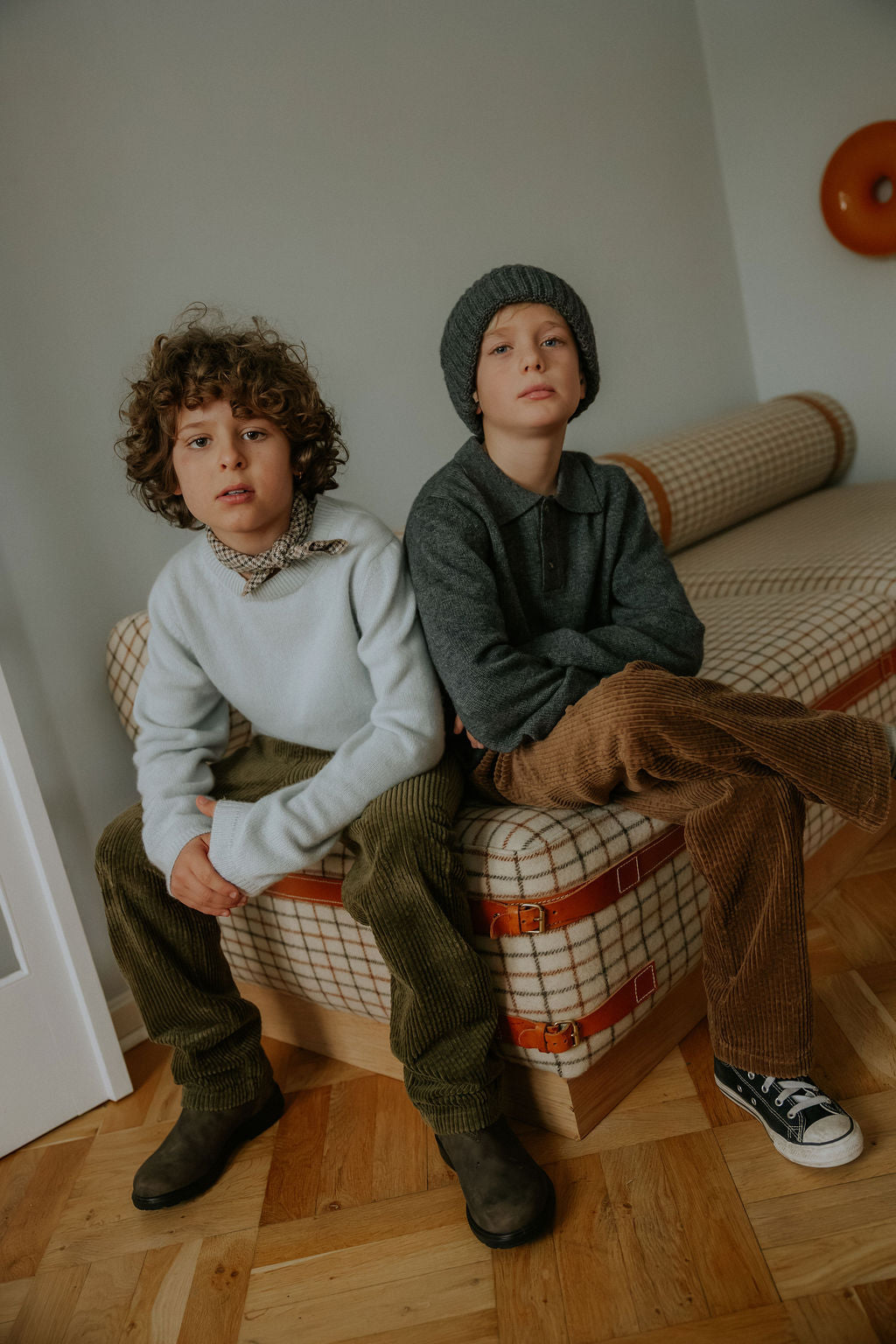 Boy wearing Lalaby Woody beanie in storm grey cashmere