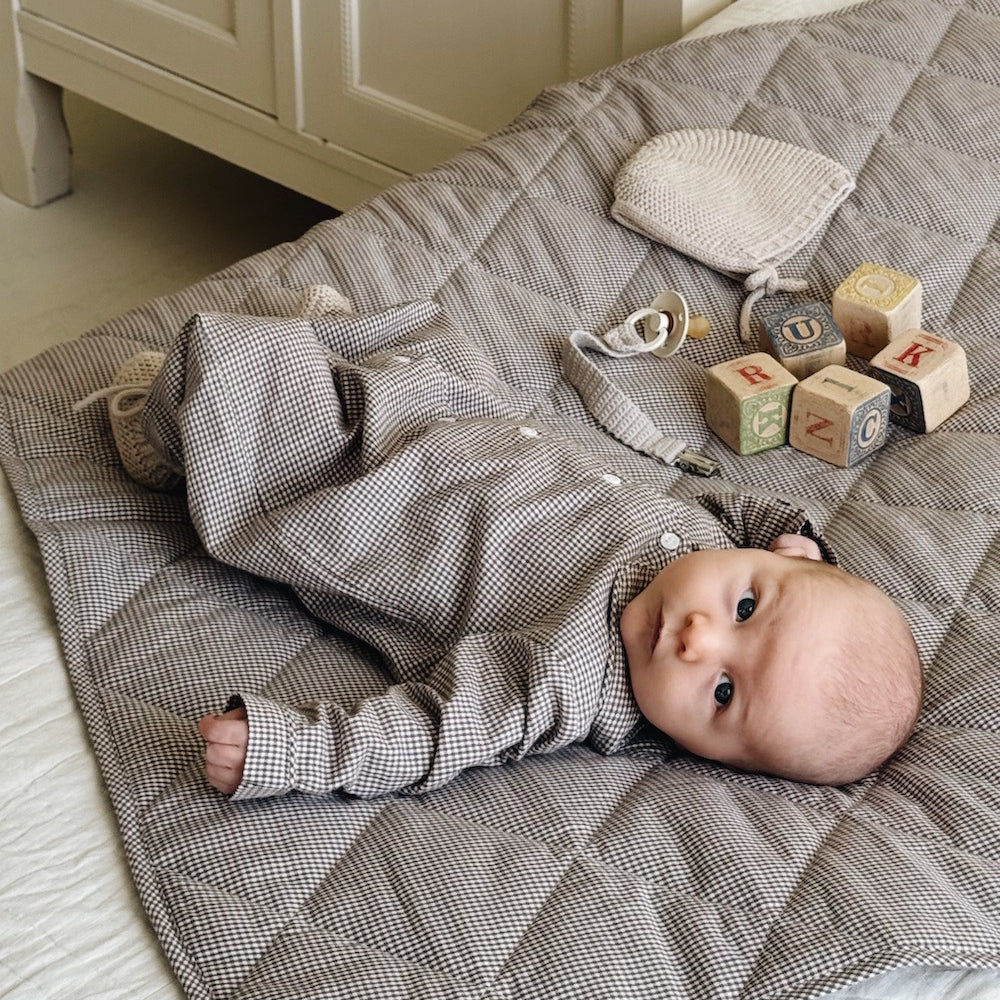 Quilted baby blanket tiny check brown