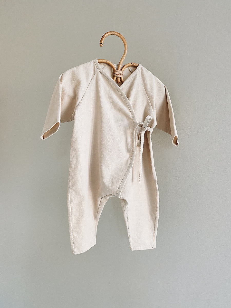 Iris onesie sand