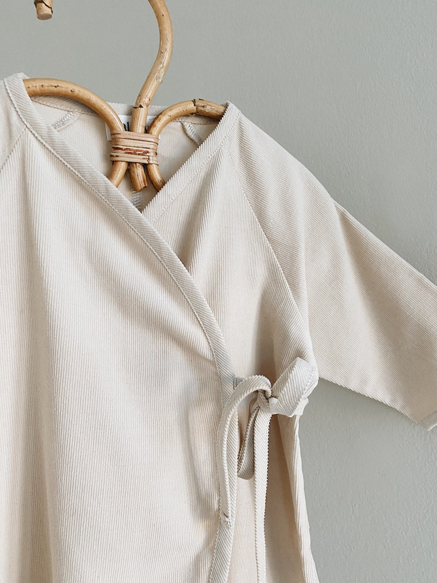 Iris onesie sand
